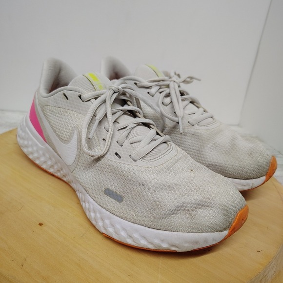 Nike Revolution 5 Running Shoes Athletic Comfort BQ3207-007 White Women Size 7.5 - Picture 3 of 17